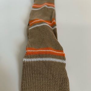 Knit tie